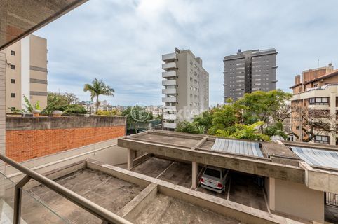 Image 21 - 895200