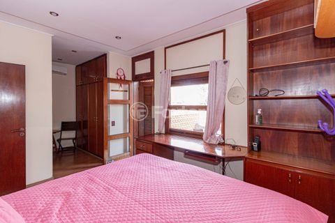 Image 19 - 895372