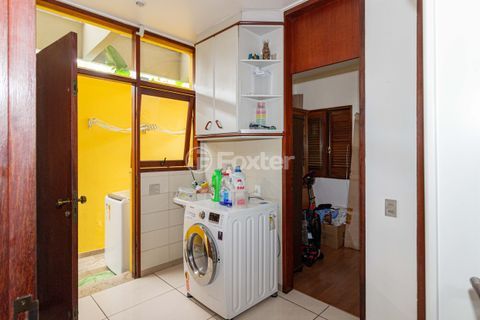 Image 70 - 895372