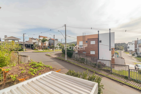 Image 33 - 895521