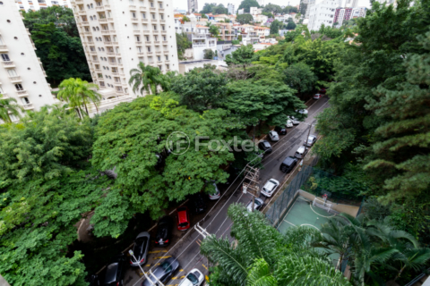 Image 16 - 895747