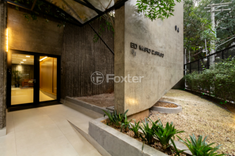 Image 30 - 895747