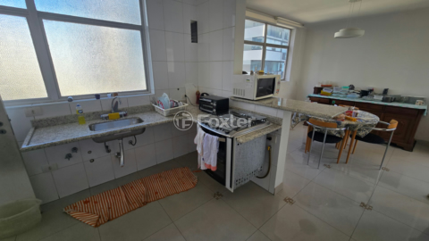 Image 4 - 895776