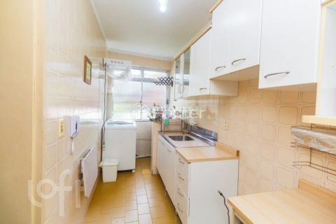 Image 7 - 895800