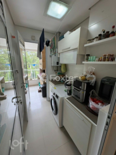 Image 9 - 895840