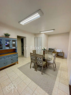 Image 6 - 895857