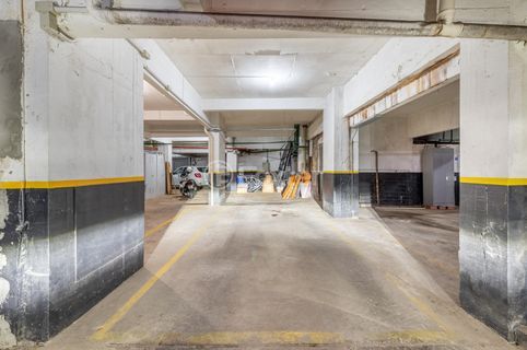 Image 31 - 896091