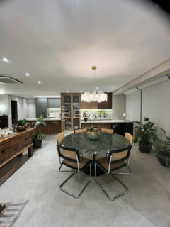 Image 10 - 896218
