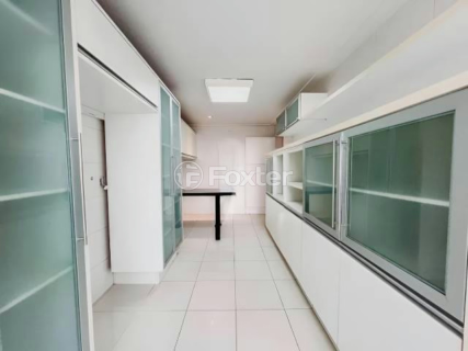 Image 7 - 896223