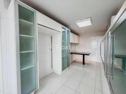 Image 8 - 896223