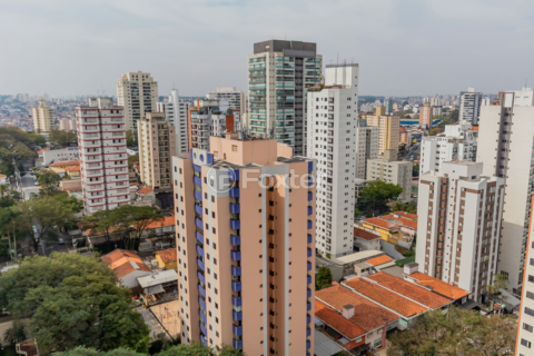 Image 8 - 896228