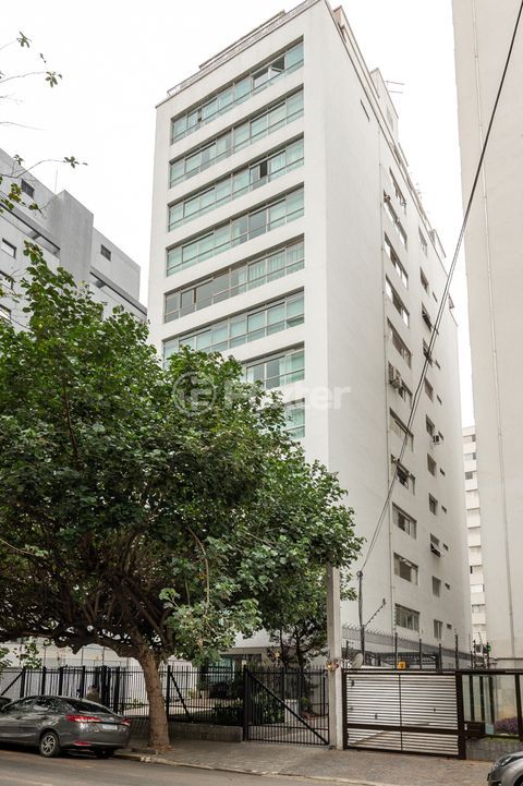 Image 28 - 896291