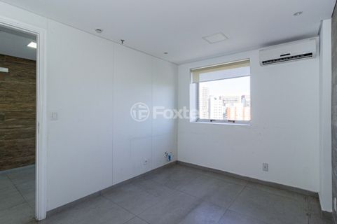 Image 10 - 896365