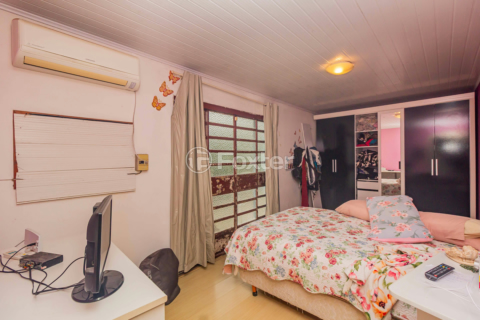 Image 25 - 896402