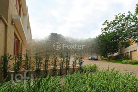 Image 8 - 896424