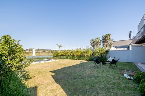 Image 11 - 896549