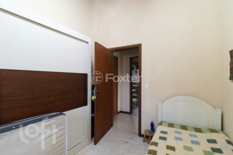 Image 8 - 896609