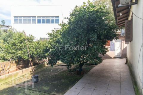 Image 28 - 896609