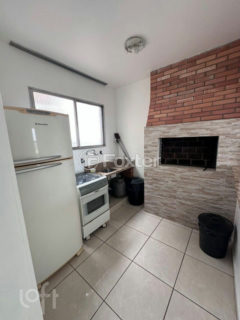 Image 17 - 896636