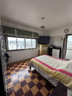 Image 6 - 896636