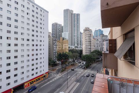 Image 11 - 896805