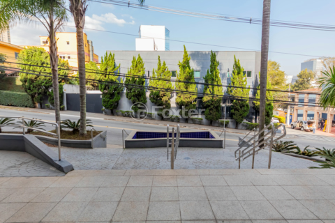 Image 3 - 896927