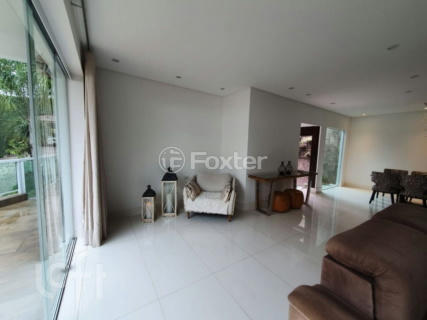 Image 4 - 896952