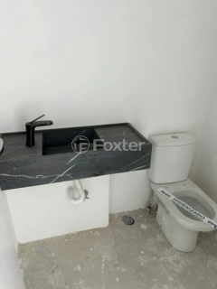Image 8 - 896985