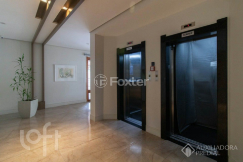 Image 33 - 896990