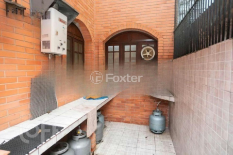 Image 31 - 897001