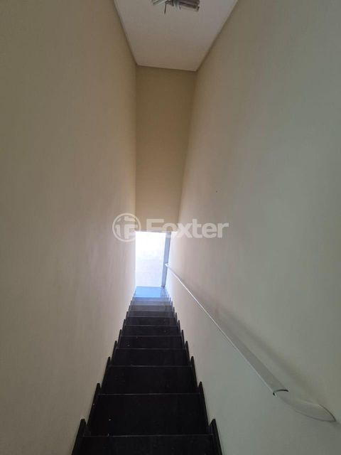 Image 6 - 897305