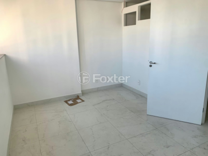 Image 3 - 897420
