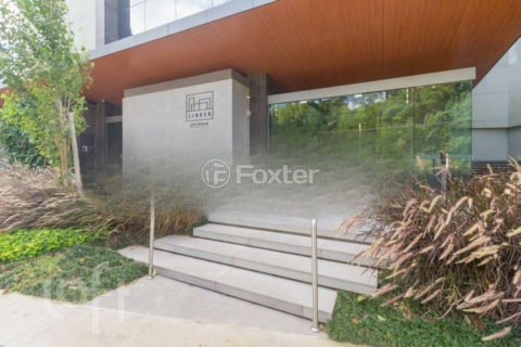 Image 6 - 897571