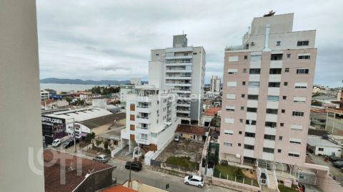 Image 8 - 897668