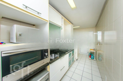 Image 21 - 897680