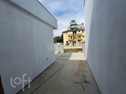 Image 8 - 897795