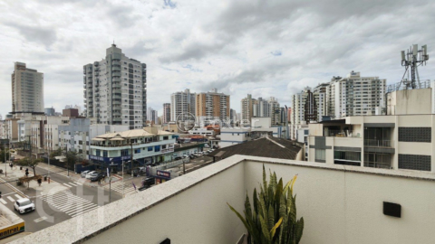Image 9 - 897812