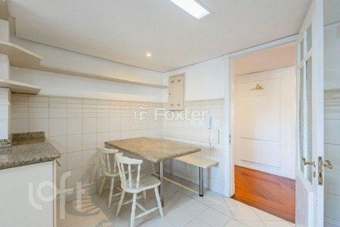 Image 7 - 897855
