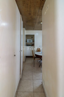 Image 7 - 898004