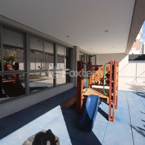 Image 37 - 898266