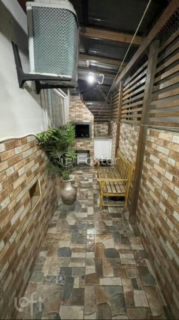 Image 1 - 898300