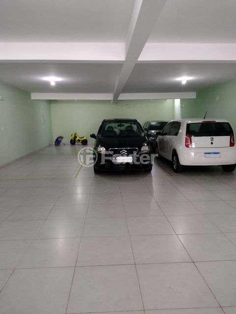 Image 32 - 898365