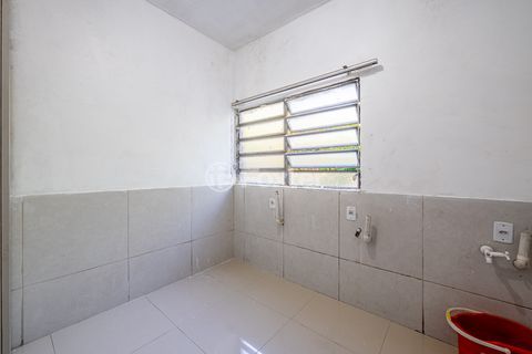 Image 12 - 898432