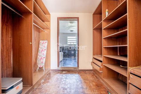Image 21 - 898432