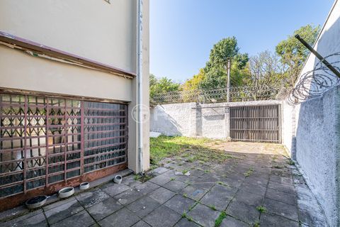 Image 34 - 898432