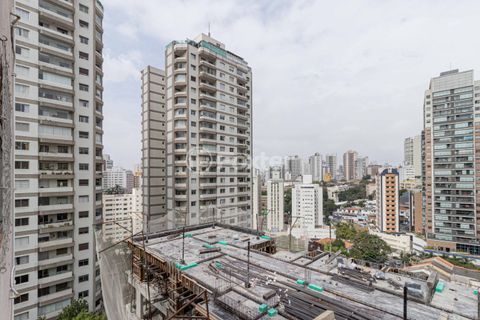 Image 17 - 898582