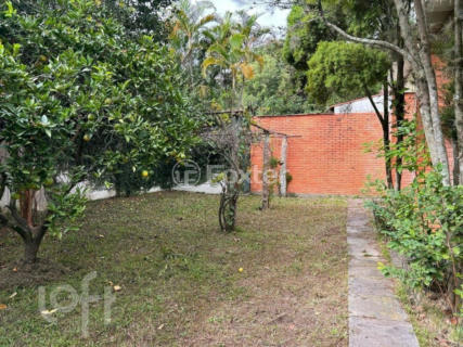 Image 28 - 898597