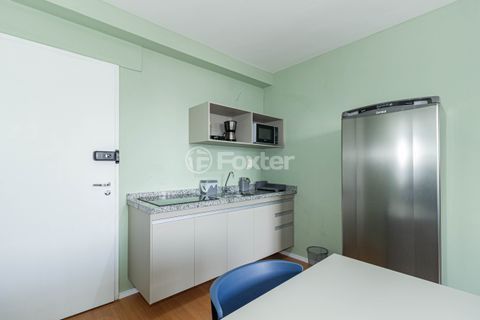 Image 7 - 898632