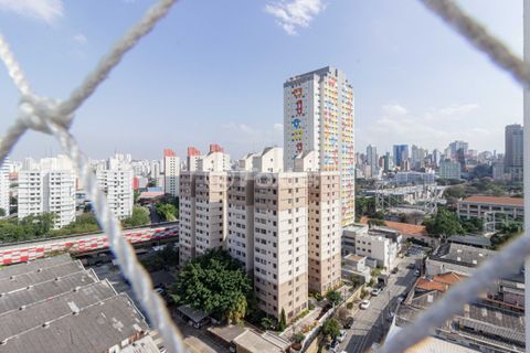 Image 17 - 898632