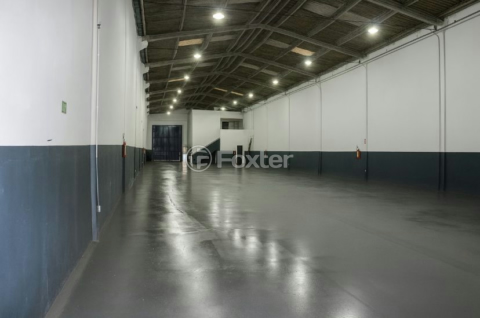 Image 3 - 898743